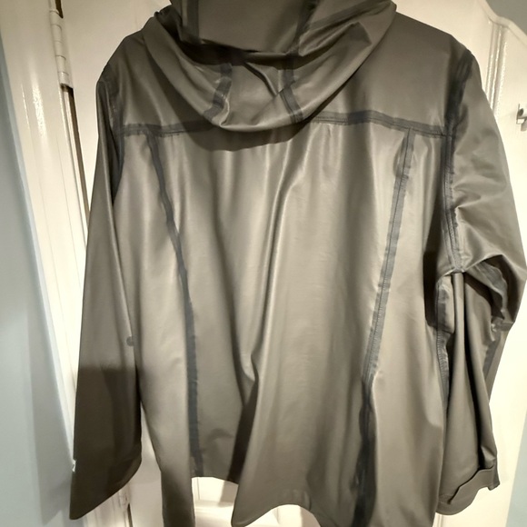 Columbia Men's Silver Raincoat - Picture 3 of 4